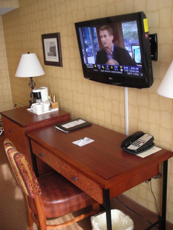 Quality Hotel Downtown-Inn At False Creek Vancouver Ruang foto